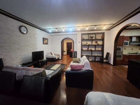 3-room apartment for rent, 100 m², Şah İsmayıl Xətai: 60 ₼/mo 5