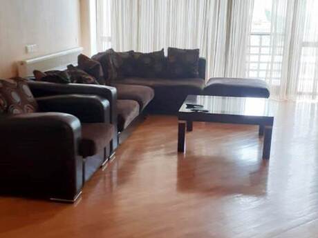 4-room apartment for rent, 205 m², 28 May: 1 300 ₼/mo 2
