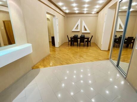 4-room apartment for rent, 205 m², 28 May: 1 300 ₼/mo 3