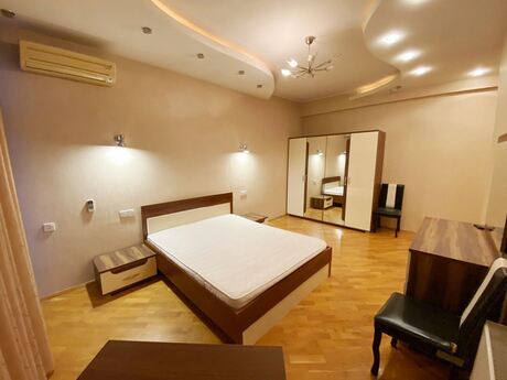 4-room apartment for rent, 205 m², 28 May: 1 300 ₼/mo 5