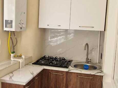 Azadlıq Prospektidə 2 otaqlı köhnə tikili mənzil satılır, 46 m², 161 000 AZN, şəkil 2 / 12