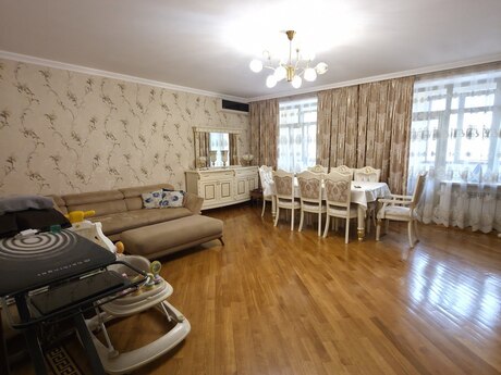 4 otaqlı mənzil, 120 m², Bakıxanov: 247 000 ₼ 2