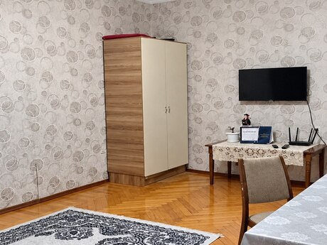 2-room apartment for rent, 40 m², Nəriman Nərimanov: 650 ₼/mo 2