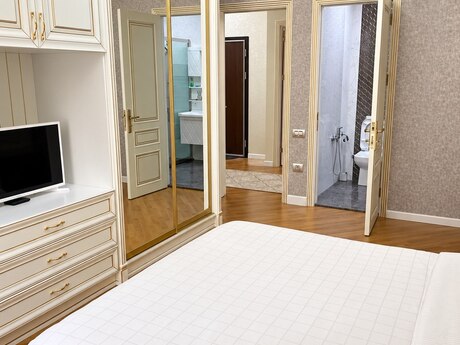 3-room apartment for rent, 126 m², Ağ şəhər: 2 000 ₼/mo 2