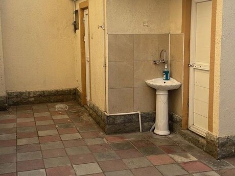 7 otaqlı həyət evi, 200 m², Azadlıq Prospekti: 350 000 ₼ 2