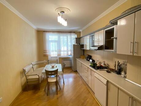 3-room apartment for rent, 130 m², İnşaatçılar: 800 ₼/mo 5