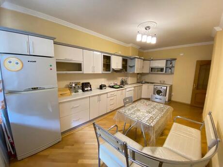 3-room apartment for rent, 130 m², İnşaatçılar: 800 ₼/mo 4