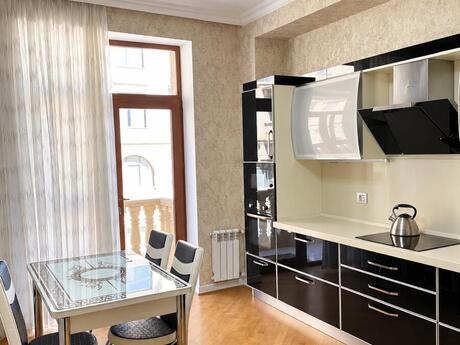 3-room apartment for rent, 126 m², Ağ şəhər: 2 000 ₼/mo 4