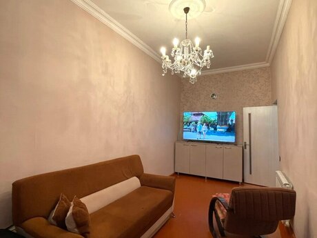 5 otaqlı mənzil, 110 m², 28 May: 350 000 ₼ 3