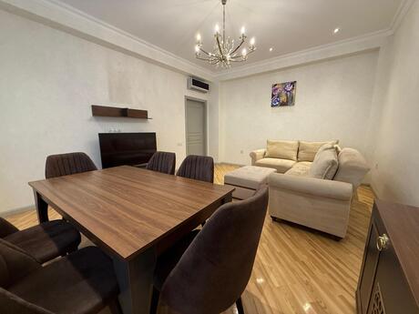 3 rooms · 150 m² · floor 4/7, Ağ şəhər