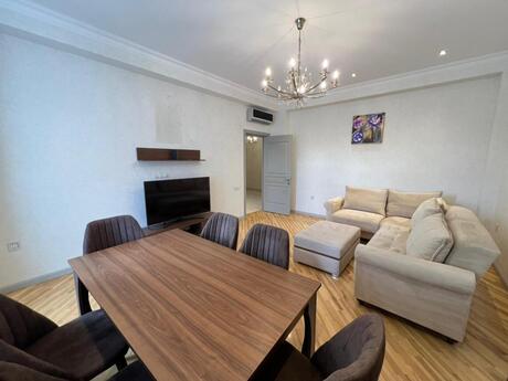 3 otaq · 145 m² · 5/6 mərtəbə, Ağ şəhər