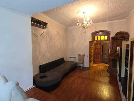 Elan №6470543 - Bakı, 28 May m., 4 otaqlı, 80 m², 2/3 mərtəbə