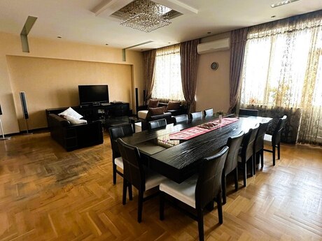 3-room apartment for rent, 180 m², Nizami: 1 800 ₼/mo 4