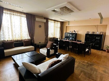 3-room apartment for rent, 180 m², Nizami: 1 800 ₼/mo 3