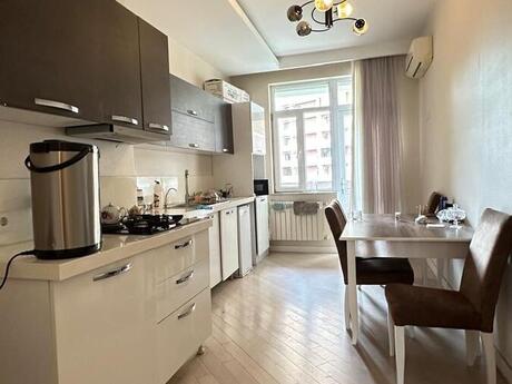 3 rooms · 140 m² · floor 4/16, Gənclik