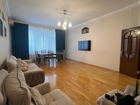 Аренда: 4-комнатная квартира, 150 м², Elmlər Akademiyası: 1 400 ₼/мес 2