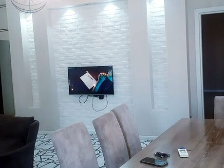 3-room apartment for rent, 105 m², Şah İsmayıl Xətai: 1 200 ₼/mo 4