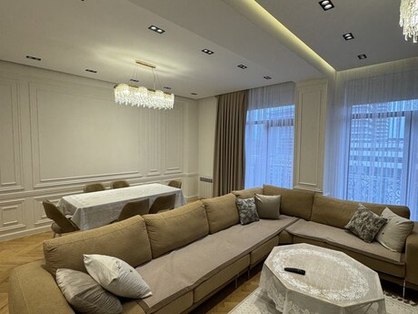 2 otaq · 80 m² · 5/7 mərtəbə, Ağ şəhər
