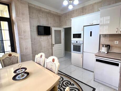 Аренда: 2-комнатная квартира, 90 м², Elmlər Akademiyası: 1 200 ₼/мес 3