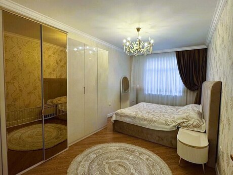 Yeni Günəşlidə 5 otaqlı köhnə tikili mənzil satılır, 120 m², 250 000 AZN, şəkil 3 / 10