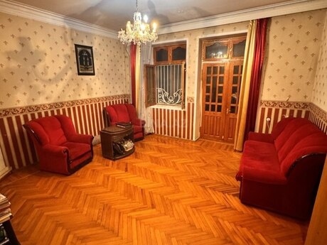 3 otaqlı mənzil, 104 m², 28 May, 150 AZN