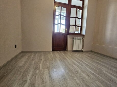 Neftçilərdə 2 otaqlı köhnə tikili mənzil satılır, 49 m², 126 000 AZN, şəkil 5 / 12