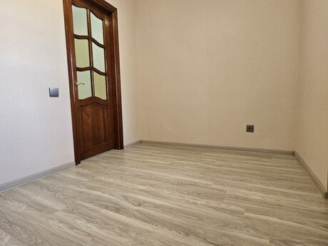 Neftçilərdə 2 otaqlı köhnə tikili mənzil satılır, 49 m², 126 000 AZN, şəkil 4 / 12