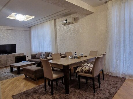 Аренда: 3-комнатная квартира, 100 м², Elmlər Akademiyası: 1 100 ₼/мес 3
