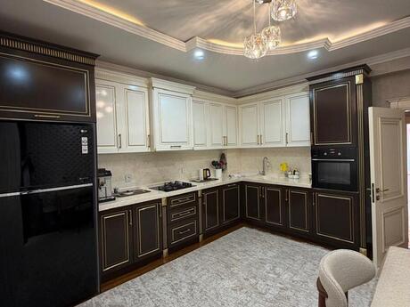 Продаётся 3-комнатная квартира в новостройке, Həzi Aslanov, 122 м², 380 000 AZN, фото 2 / 12