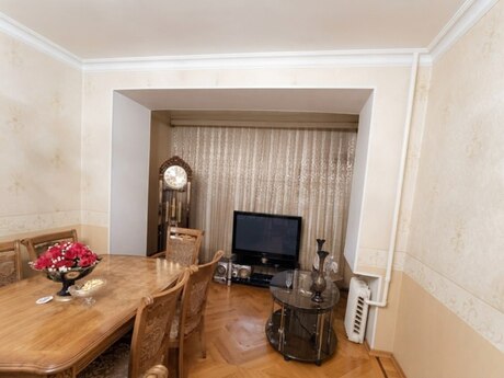 Gənclikdə 3 otaqlı köhnə tikili mənzil satılır, 80 m², 247 000 AZN, şəkil 2 / 9