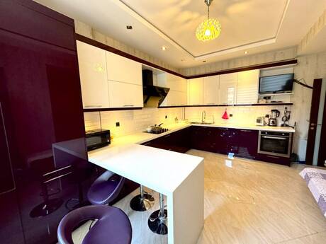 3-комнатная квартира, 140 м², 28 May: 468 000 ₼ 3