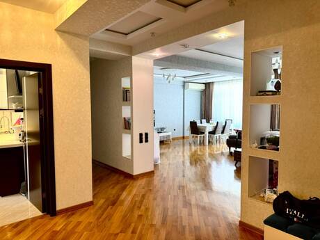 3-комнатная квартира, 140 м², 28 May: 468 000 ₼ 5