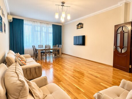 4-комн. · 140 m² · 12/18 этаж, Elmlər Akademiyası