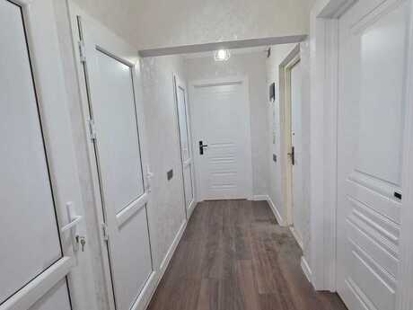 Əhmədlidə 2 otaqlı köhnə tikili mənzil satılır, 65 m², 175 000 AZN, şəkil 2 / 9