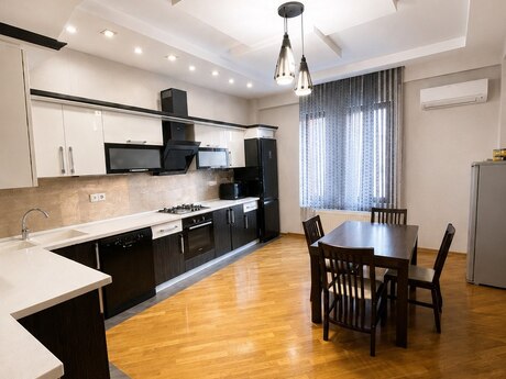 İçəri Şəhərdə 4 otaqlı yeni tikili mənzil satılır, 210 m², 970 000 AZN, şəkil 4 / 12