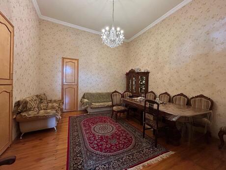 Bayılda 4 otaqlı köhnə tikili mənzil satılır, 120 m², 140 000 AZN, şəkil 2 / 12