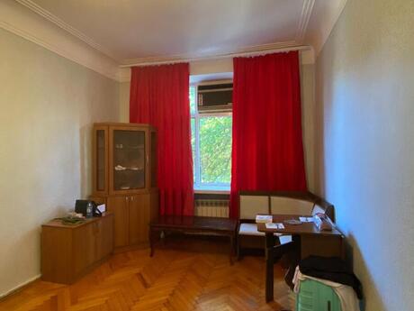 Продаётся 1-комнатная квартира в старом фонде, Nizami, 29 м², 135 000 AZN, фото 2 / 5