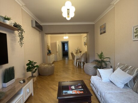 Elan №6519055 - Bakı, İçəri Şəhər m., 3 otaqlı, 85 m², 1/7 mərtəbə