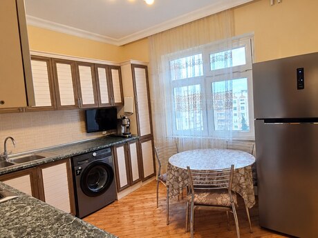 Yeni Günəşlidə 5 otaqlı köhnə tikili mənzil satılır, 110 m², 227 000 AZN, şəkil 5 / 10