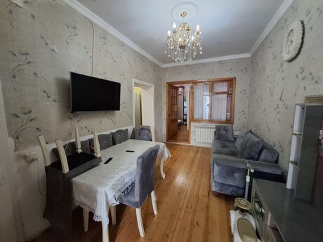 Elan №6519218 - Bakı, 20-ci sahə q., 4 otaqlı, 130 m²