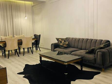 Elan №6519401 - Bakı, 8-ci mikrorayon q., 3 otaqlı, 132 m², 17/18 mərtəbə