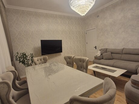 2 otaq · 83 m² · 8/10 mərtəbə, Memar Əcəmi