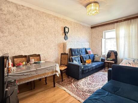 İnşaatçılarda 2 otaqlı köhnə tikili mənzil satılır, 65 m², 157 000 AZN, şəkil 2 / 8