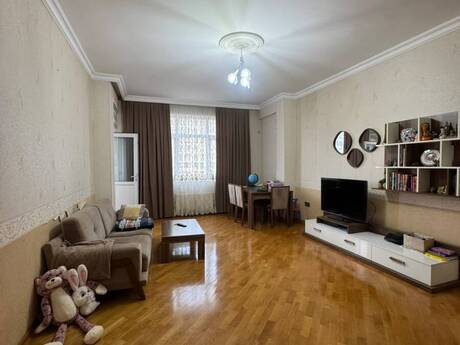 4 otaq · 160 m²
