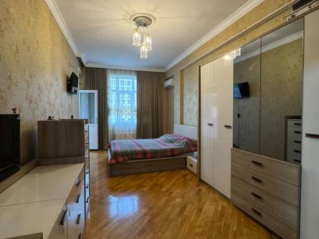 İnşaatçılarda 4 otaqlı köhnə tikili mənzil satılır, 160 m², 360 000 AZN, şəkil 2 / 7