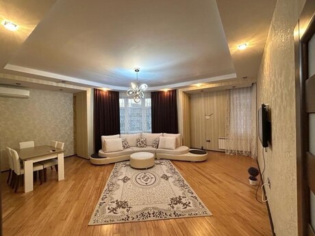 Elan №6519744 - Bakı, Şah İsmayıl Xətai m., 3 otaqlı, 130 m², 4/17 mərtəbə