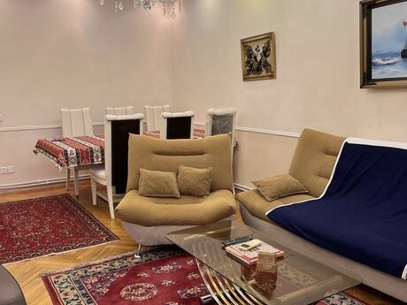 Сдаётся 2-комнатная квартира в старом фонде, Sahil, 55 м², 1 000 AZN/мес, фото 2 / 9