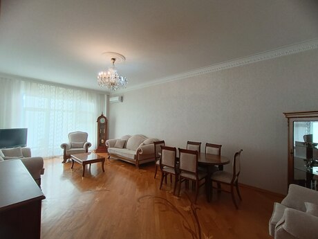3-room apartment, 168 m², Nizami, 1 100 AZN
