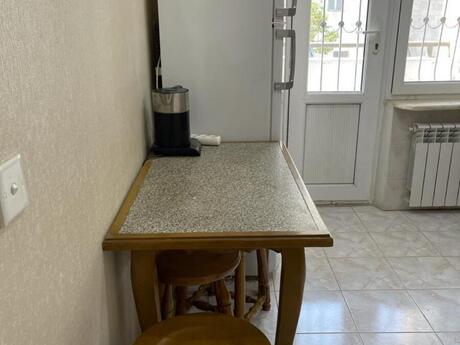 28 Mayda 2 otaqlı köhnə tikili mənzil kirayə verilir, 60 m², 1 000 AZN/ay, şəkil 3 / 12