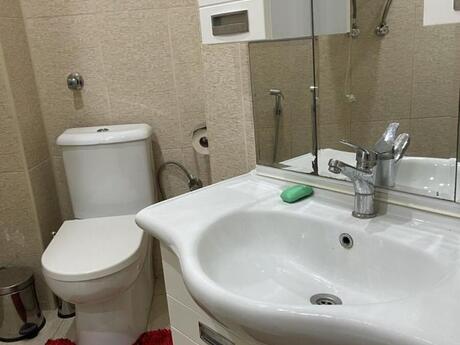 28 Mayda 2 otaqlı köhnə tikili mənzil kirayə verilir, 60 m², 1 000 AZN/ay, şəkil 5 / 12